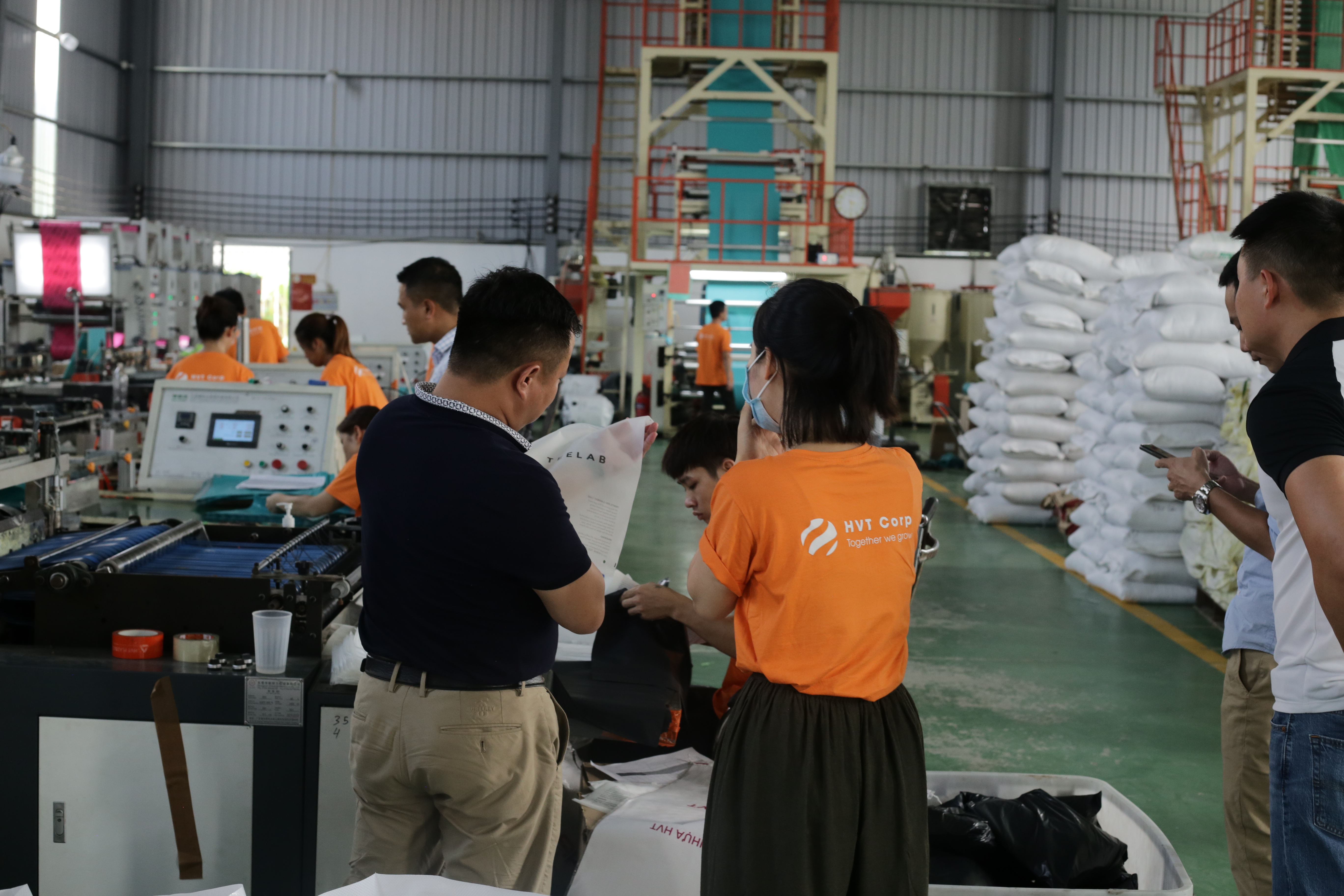 Xưởng sản xuất túi gói hàng niêm phong